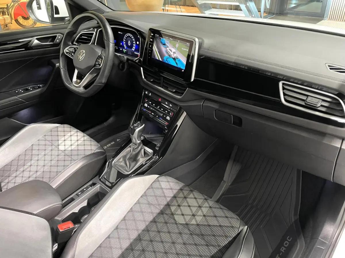 1.5 TSI R-Line/ Cam/ Keyless/ Pano/ 19''LMV/ IQ LED/ Trekhaak