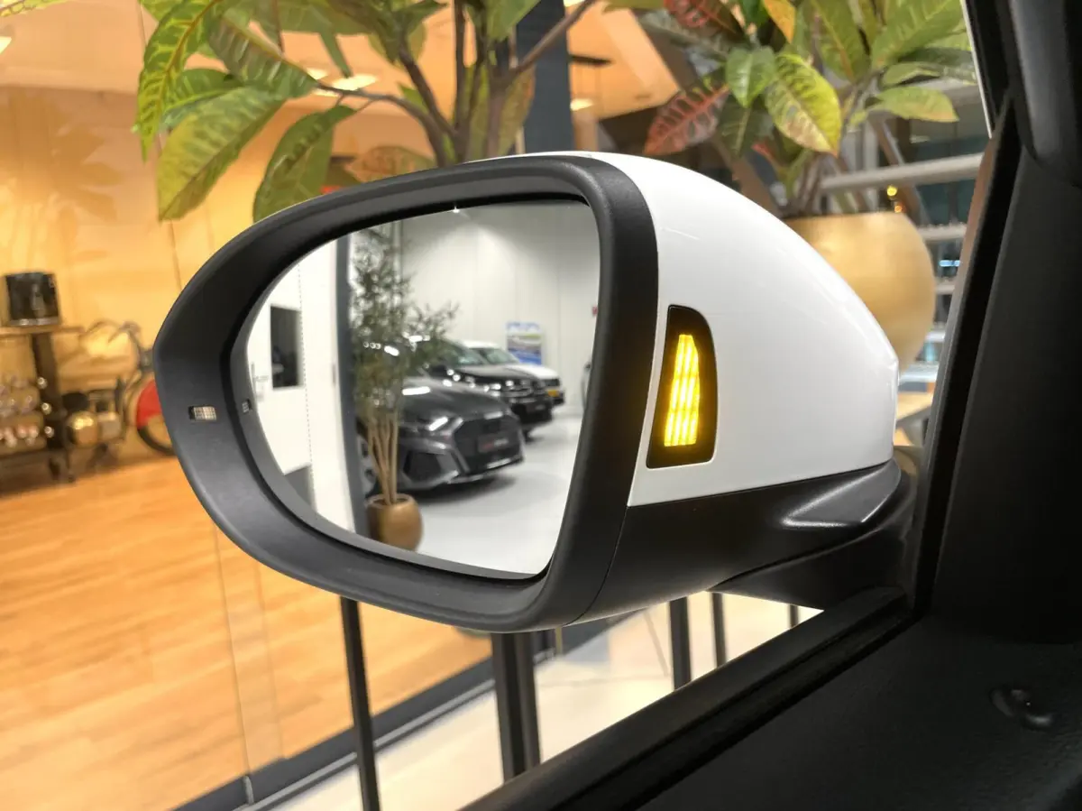 1.5 TSI R-Line/ Cam/ Keyless/ Pano/ 19''LMV/ IQ LED/ Trekhaak