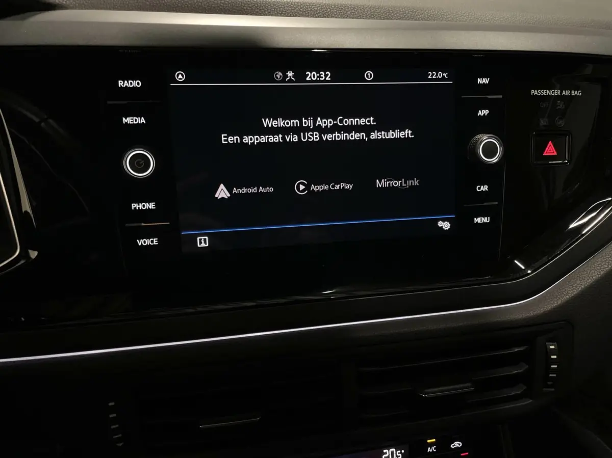 1.0 TSI R-Line Black Style/ Cam/ Keyless/ IQ LED/ 18''LMV/ CarPlay