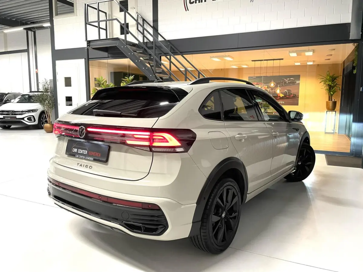 1.0 TSI R-Line Black Style/ Cam/ Keyless/ IQ LED/ 18''LMV/ CarPlay