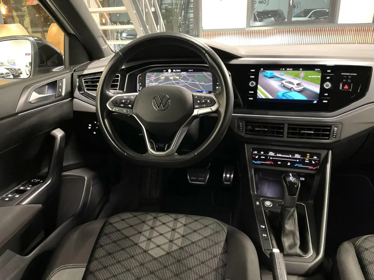 1.0 TSI R-Line Black Style/ Cam/ Keyless/ IQ LED/ 18''LMV/ CarPlay