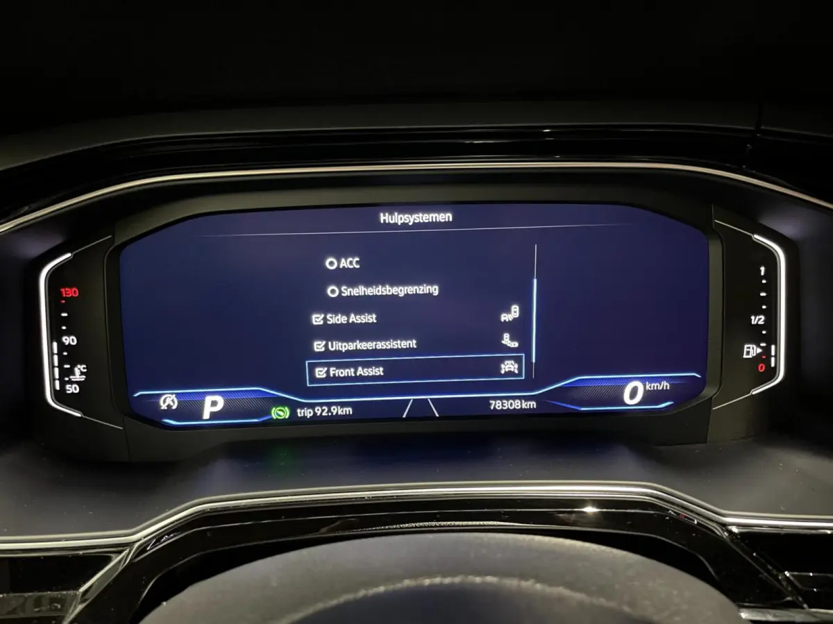 1.0 TSI R-Line Black Style/ Cam/ Keyless/ IQ LED/ 18''LMV/ CarPlay