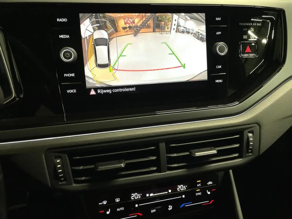 1.0 TSI R-Line Black Style/ Cam/ Keyless/ IQ LED/ 18''LMV/ CarPlay