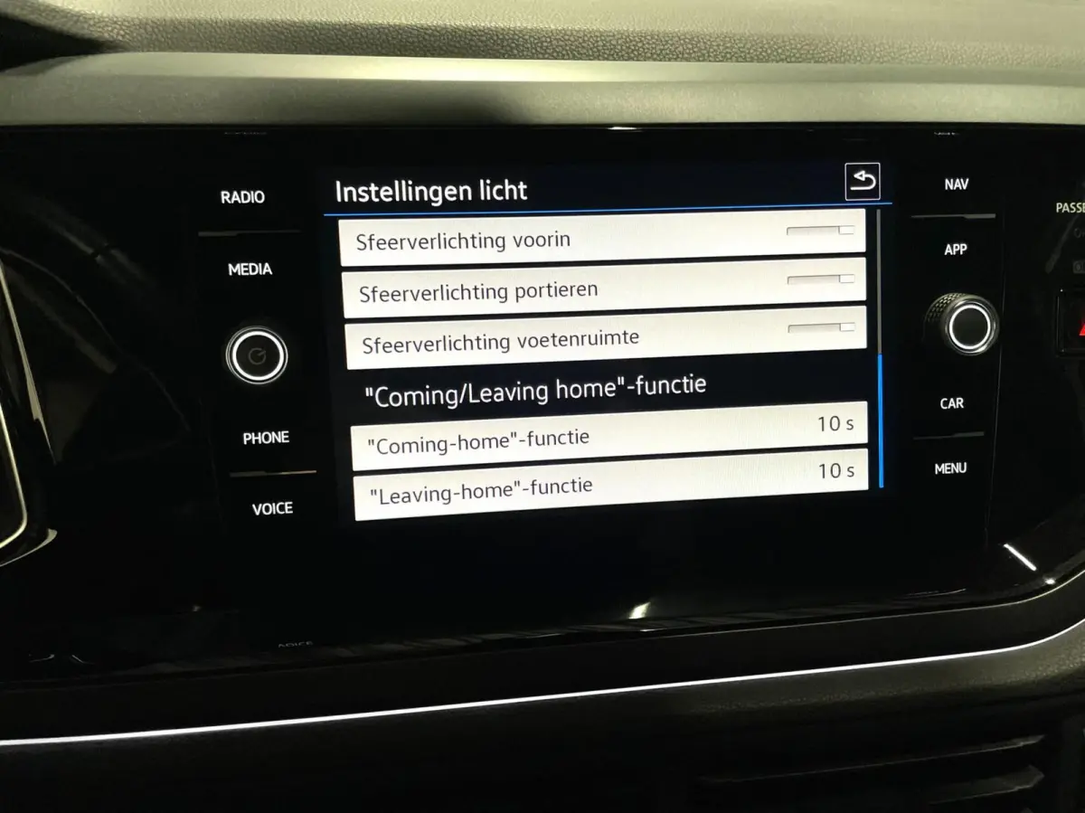 1.0 TSI R-Line Black Style/ Cam/ Keyless/ IQ LED/ 18''LMV/ CarPlay