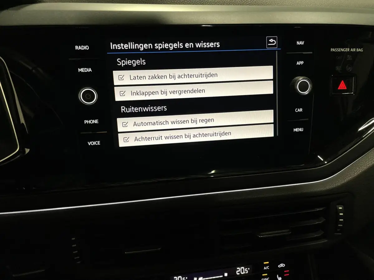 1.0 TSI R-Line Black Style/ Cam/ Keyless/ IQ LED/ 18''LMV/ CarPlay