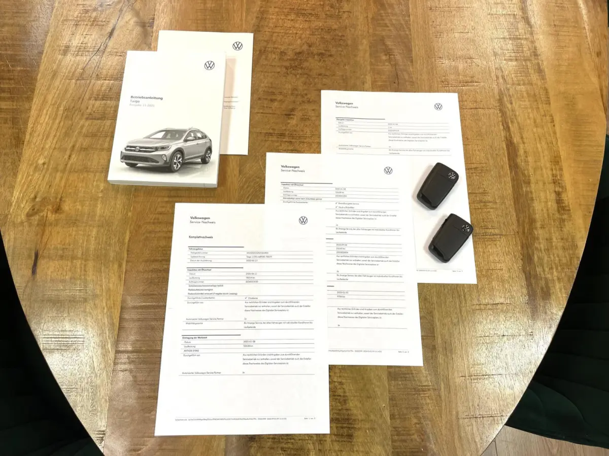 1.0 TSI R-Line Black Style/ Cam/ Keyless/ IQ LED/ 18''LMV/ CarPlay