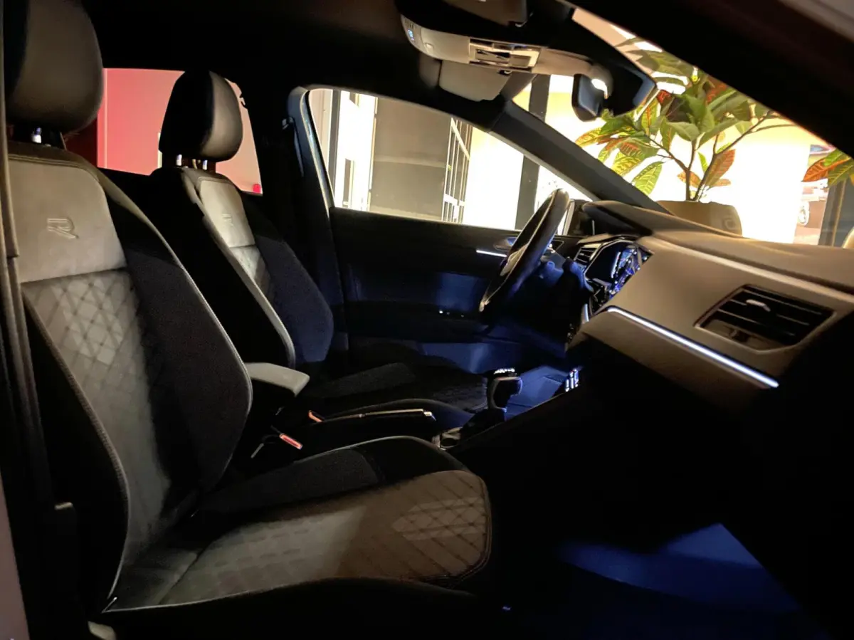 1.0 TSI R-Line Black Style/ Cam/ Keyless/ IQ LED/ 18''LMV/ CarPlay