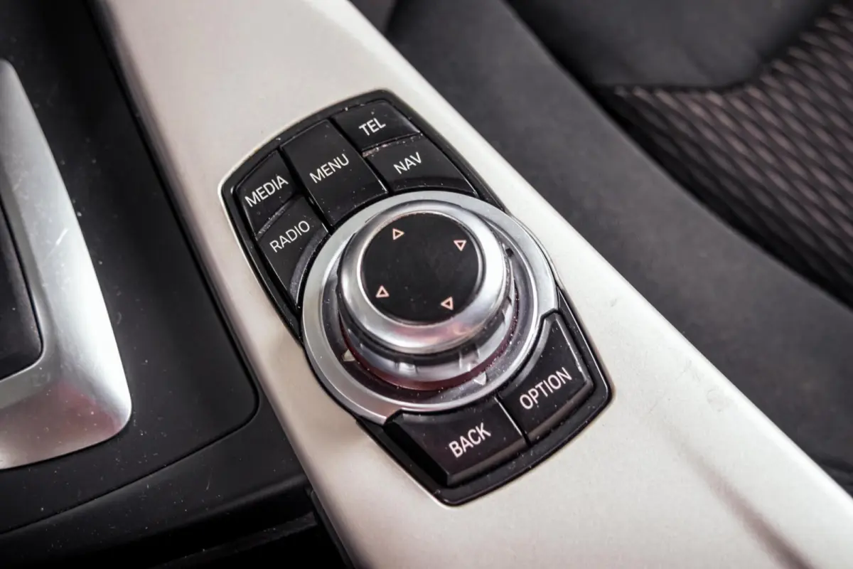 418i Individual|Champagner-Quarz|Aut|18"|Navi|Xenon
