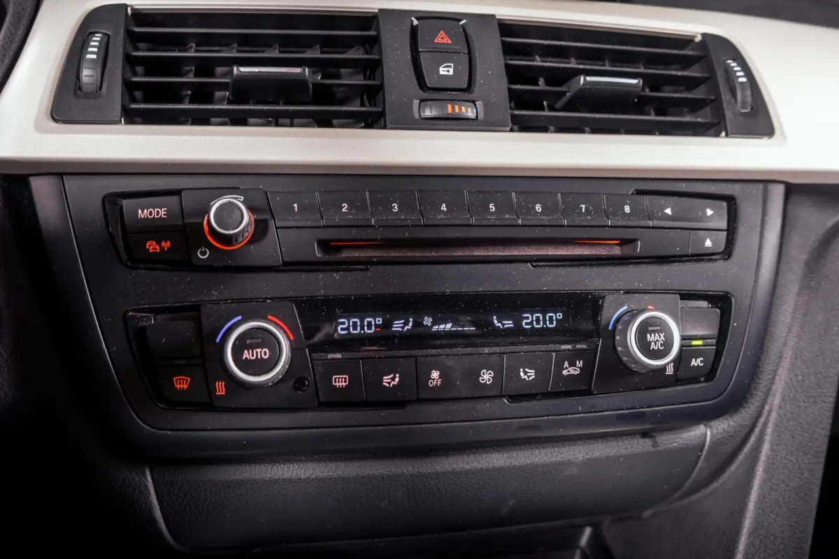 418i Individual|Champagner-Quarz|Aut|18"|Navi|Xenon