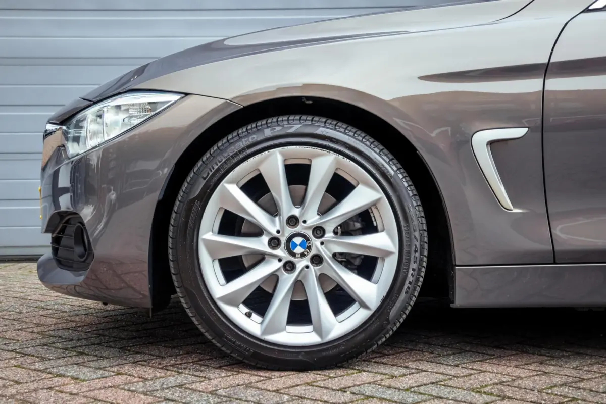 418i Individual|Champagner-Quarz|Aut|18"|Navi|Xenon