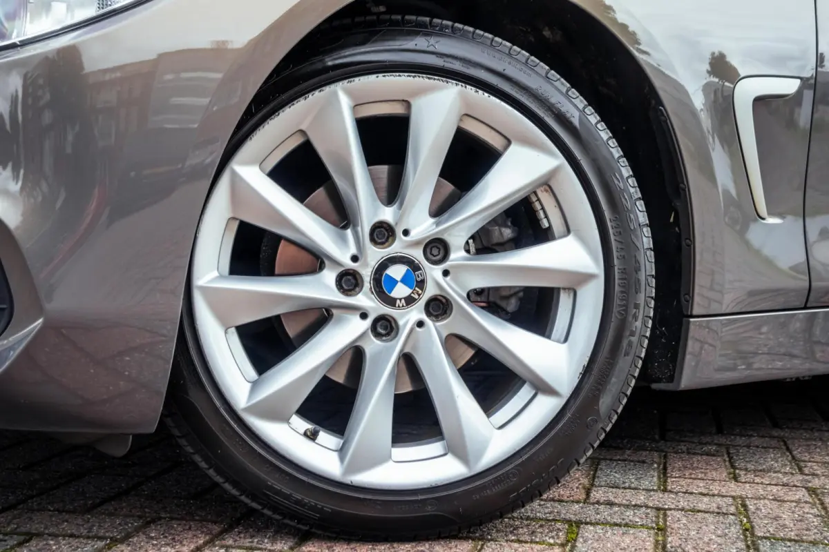 418i Individual|Champagner-Quarz|Aut|18"|Navi|Xenon
