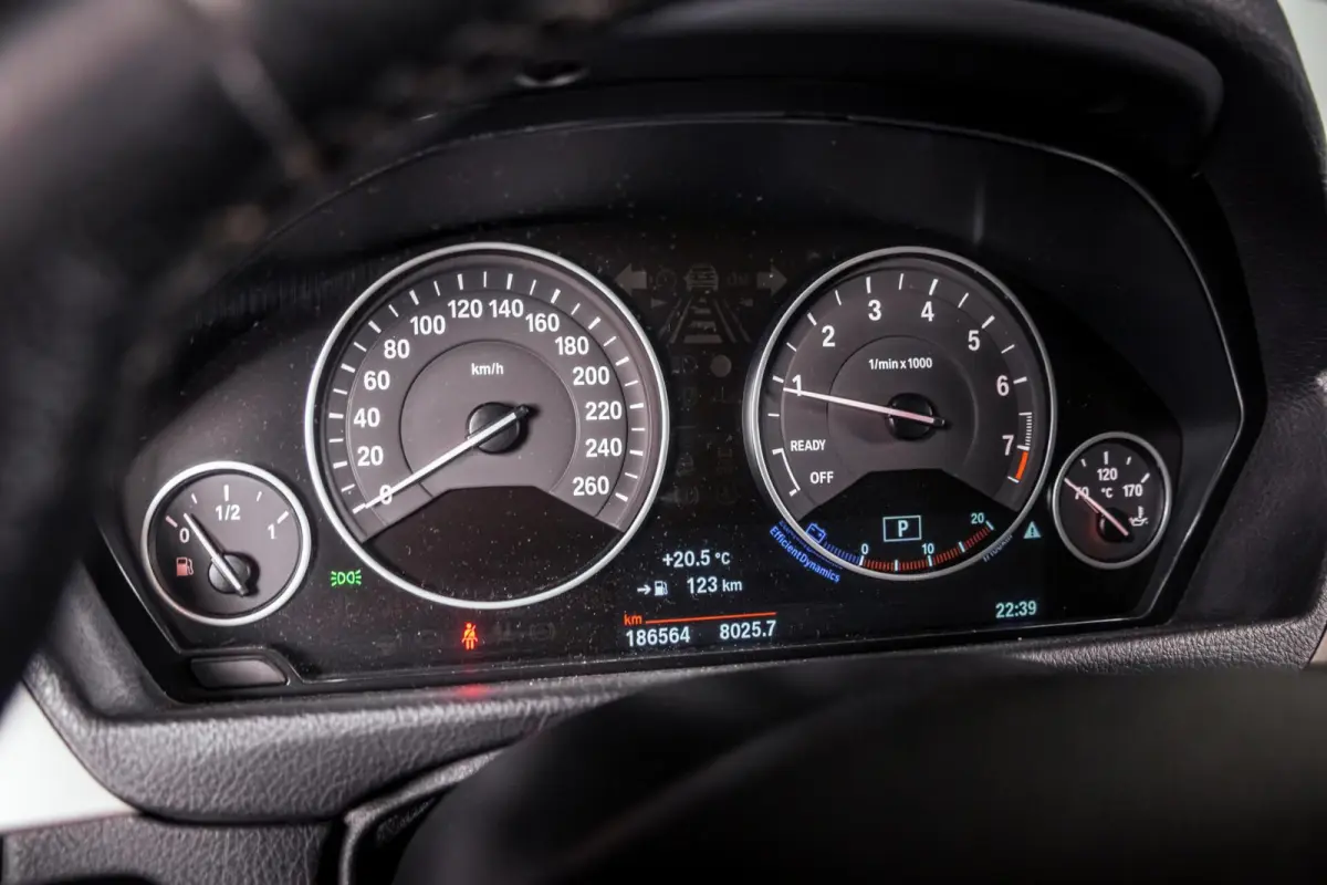 418i Individual|Champagner-Quarz|Aut|18"|Navi|Xenon