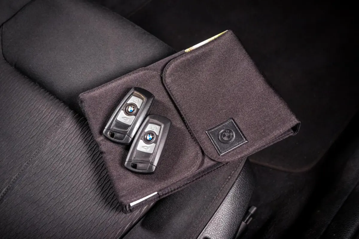 418i Individual|Champagner-Quarz|Aut|18"|Navi|Xenon