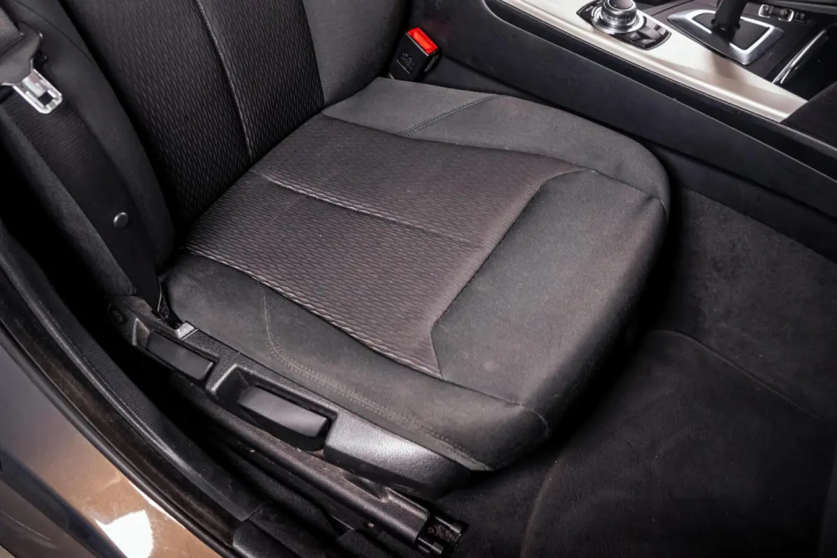 418i Individual|Champagner-Quarz|Aut|18"|Navi|Xenon