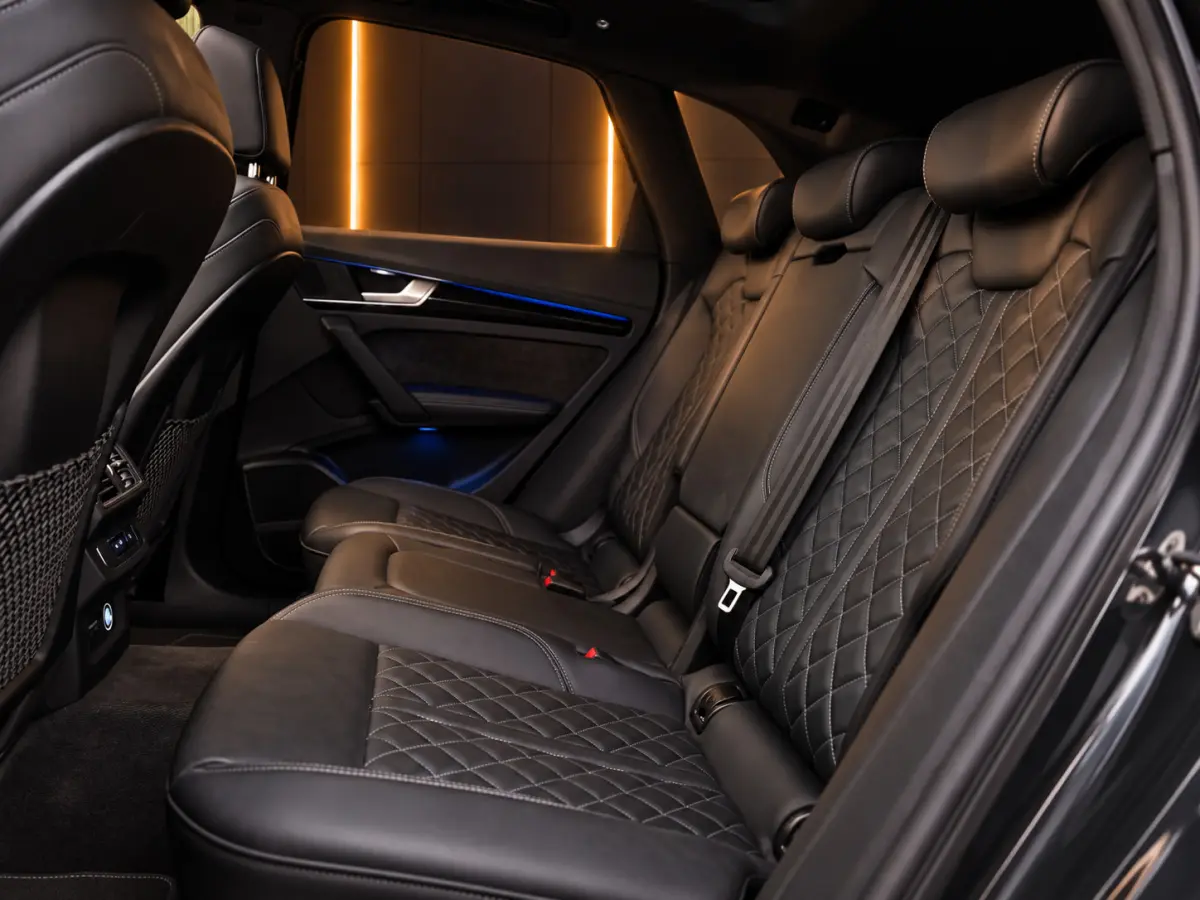 55 TFSI e S-Line Quattro Competition 367PK | Luchtvering | Pano | B&O | Massage | Memory | Digtal Dash | RS Nappe Leder | 360 | Ambient+ | Keyless | Leder | Carplay | Trekhaak | Head-Up | Ma
