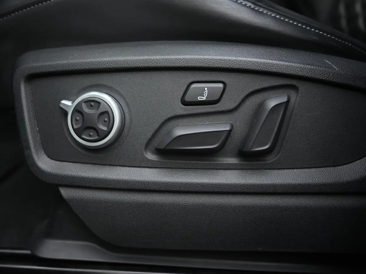 55 TFSI e S-Line Quattro Competition 367PK | Luchtvering | Pano | B&O | Massage | Memory | Digtal Dash | RS Nappe Leder | 360 | Ambient+ | Keyless | Leder | Carplay | Trekhaak | Head-Up | Ma