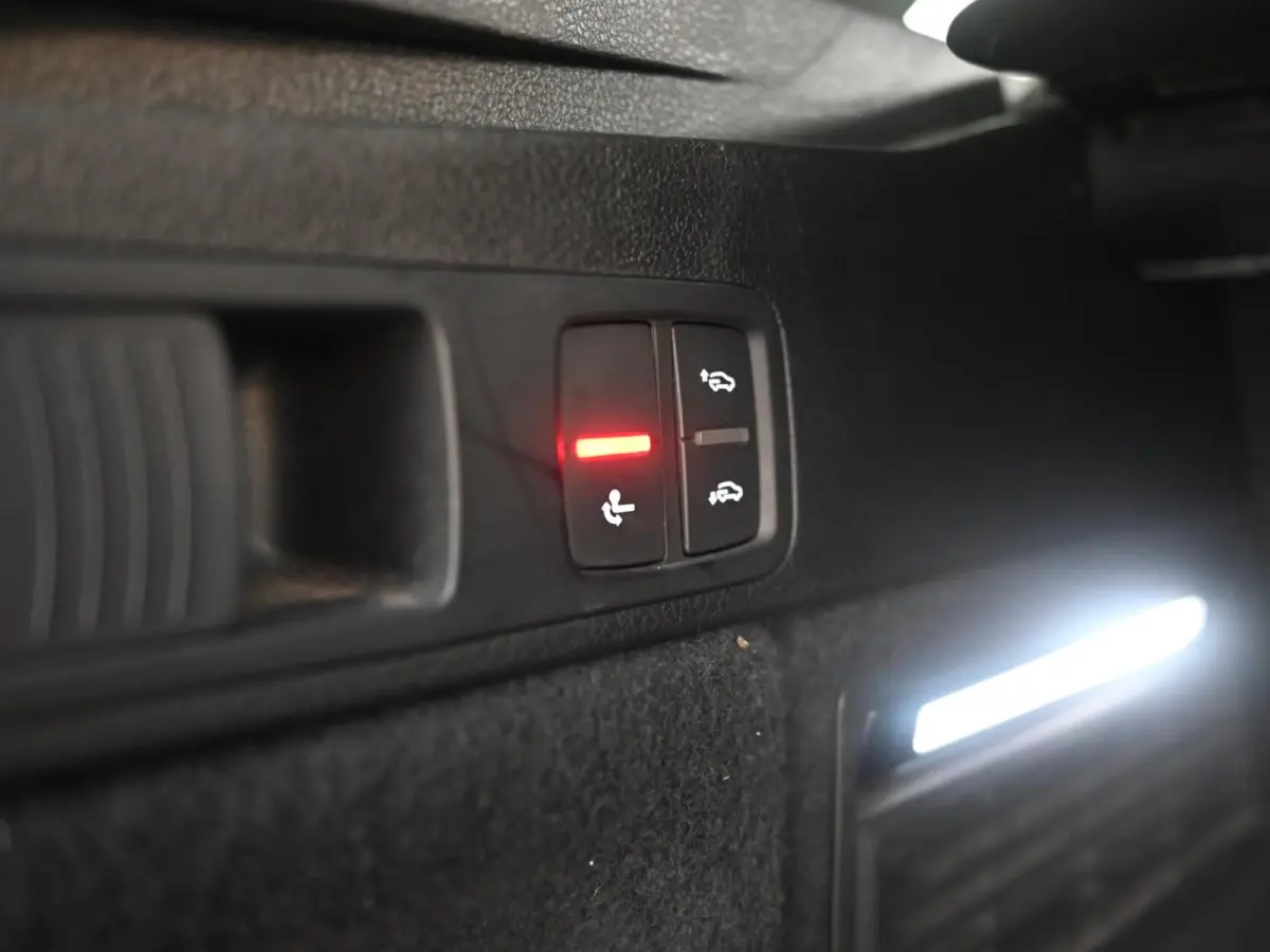 55 TFSI e S-Line Quattro Competition 367PK | Luchtvering | Pano | B&O | Massage | Memory | Digtal Dash | RS Nappe Leder | 360 | Ambient+ | Keyless | Leder | Carplay | Trekhaak | Head-Up | Ma