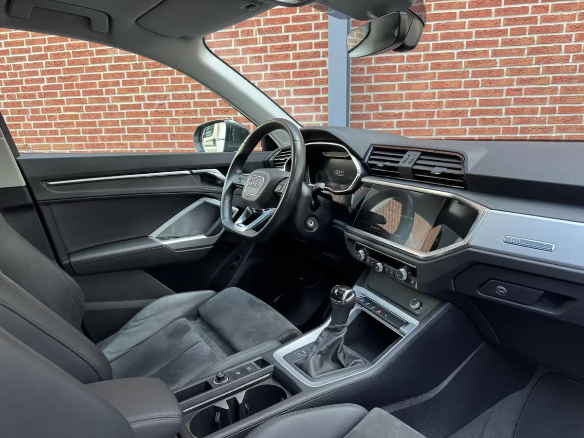 35 TFSI S Edition | Panorama dak | Trekhaak wegkl. | Navi/Carplay/Andriod | Achteruitrijcamera | All Season banden |