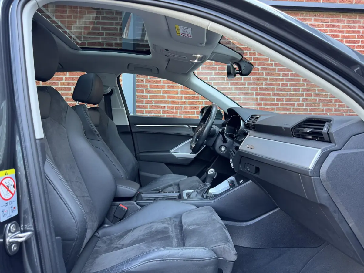 35 TFSI S Edition | Panorama dak | Trekhaak wegkl. | Navi/Carplay/Andriod | Achteruitrijcamera | All Season banden |