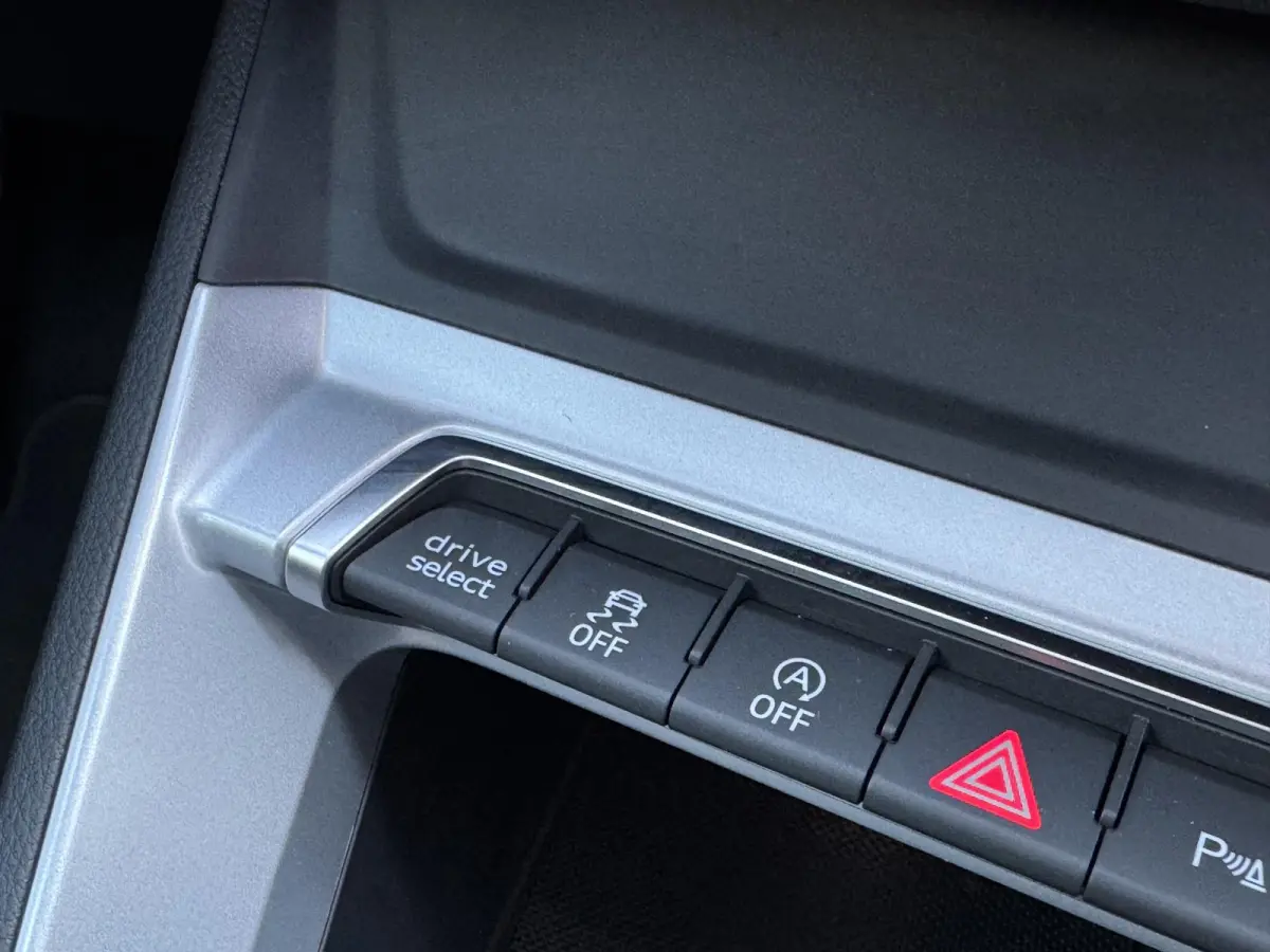 35 TFSI S Edition | Panorama dak | Trekhaak wegkl. | Navi/Carplay/Andriod | Achteruitrijcamera | All Season banden |