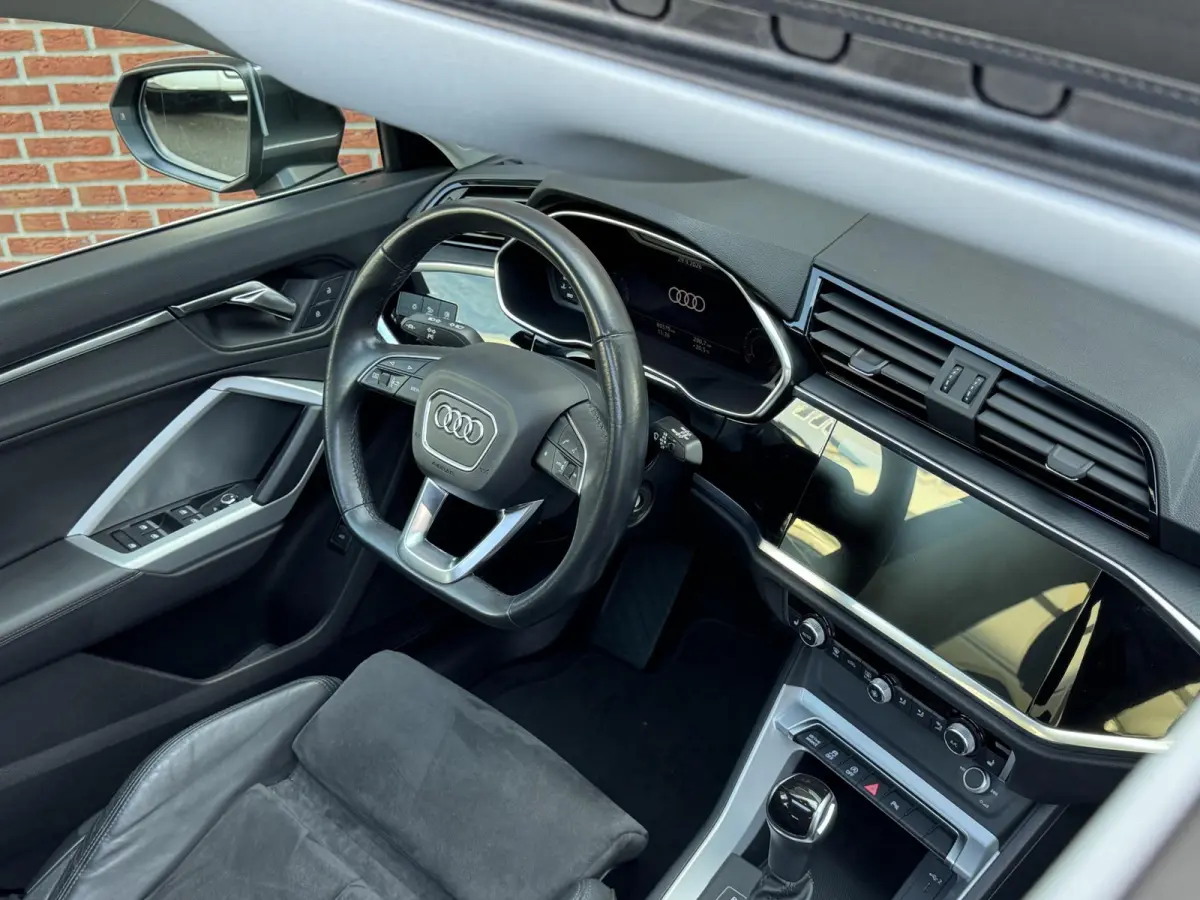 35 TFSI S Edition | Panorama dak | Trekhaak wegkl. | Navi/Carplay/Andriod | Achteruitrijcamera | All Season banden |