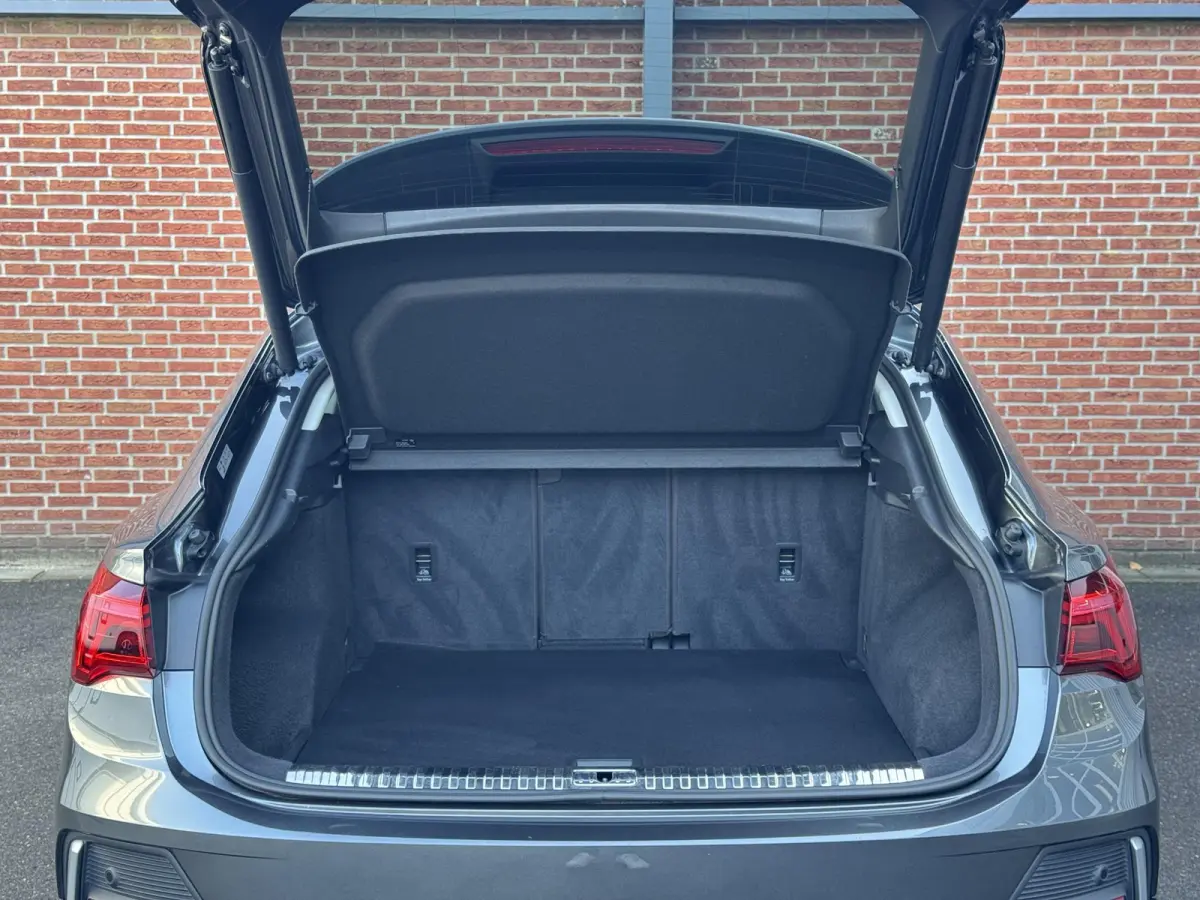 35 TFSI S Edition | Panorama dak | Trekhaak wegkl. | Navi/Carplay/Andriod | Achteruitrijcamera | All Season banden |