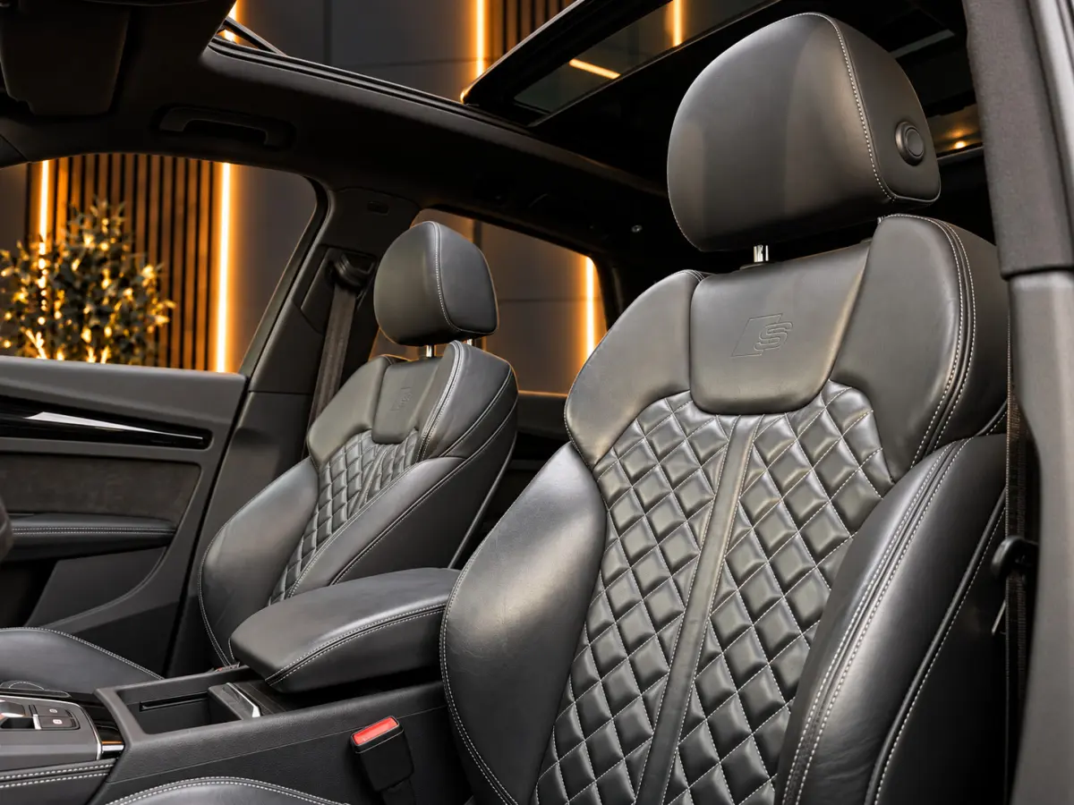 55 TFSI e S-Line Quattro Competition 367PK | Luchtvering | Pano | B&O | Massage | Memory | Digtal Dash | RS Nappe Leder | 360 | Ambient+ | Keyless | Leder | Carplay | Trekhaak | Head-Up | Ma