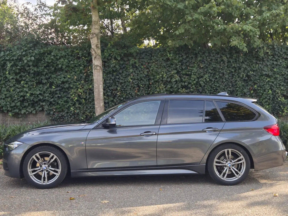 320i M Sport Edition Panorama Apple CarPlay