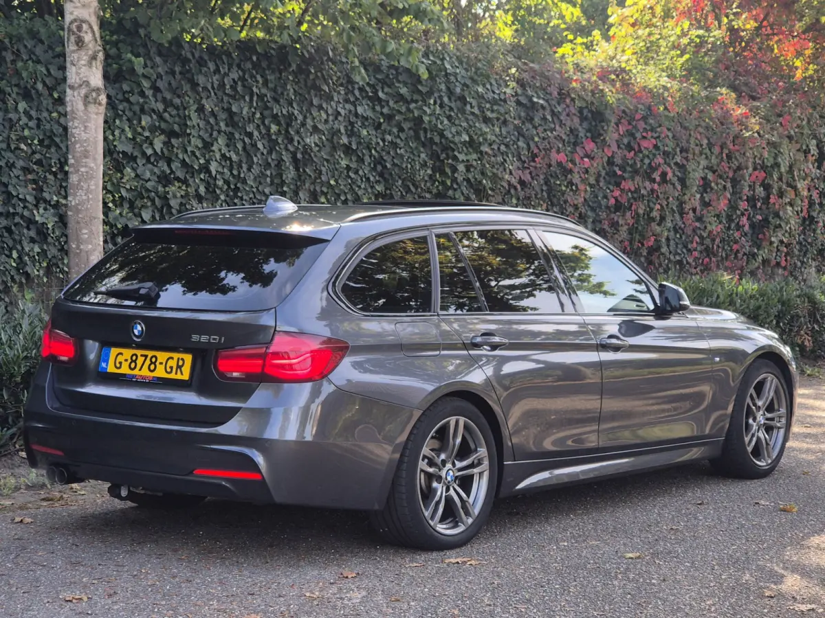 320i M Sport Edition Panorama Apple CarPlay