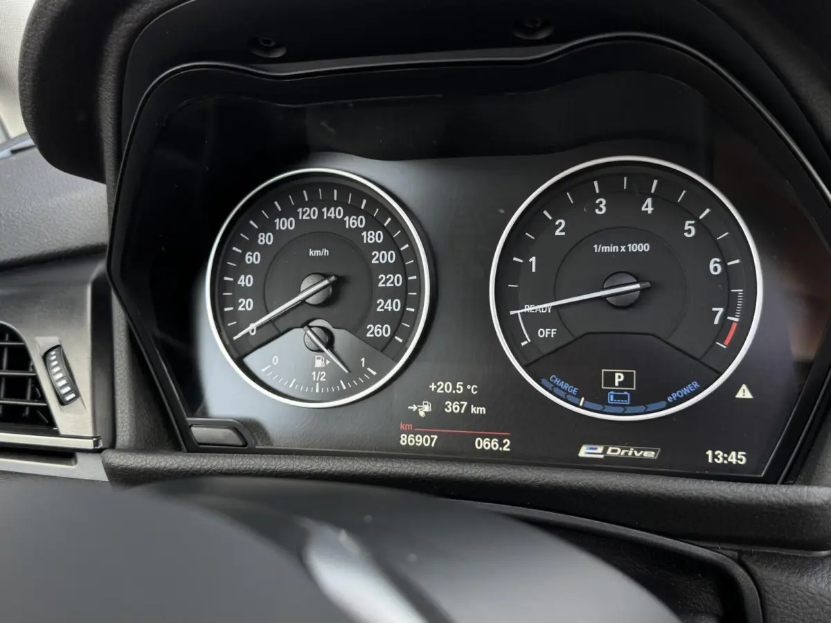 225xe iPerformance High Executive | Panorama | Head-up | Cruise | Climate| Navigatie | Stoelverwarming | Sensoren