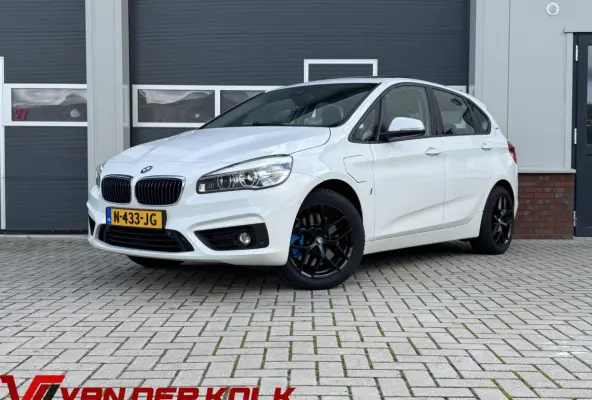 225xe iPerformance High Executive | Panorama | Head-up | Cruise | Climate| Navigatie | Stoelverwarming | Sensoren