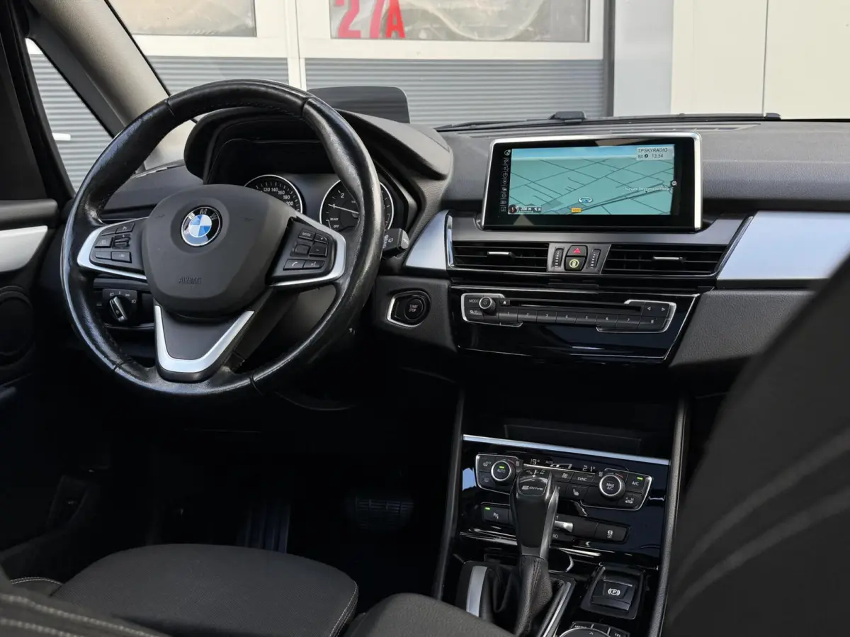 225xe iPerformance High Executive | Panorama | Head-up | Cruise | Climate| Navigatie | Stoelverwarming | Sensoren