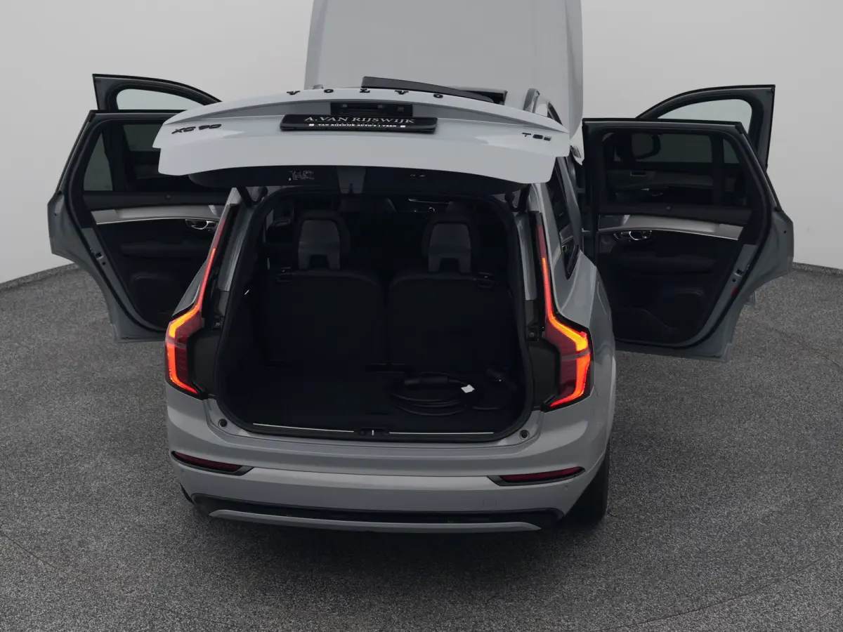2.0 T8 Plug-in hybrid AWD Ultra Black Edition 7-Pers. |  PANO | 360° | B&W | HUD | ADAPTIVE | LUCHTVERING | STOEL- EN STUURVERW. | STOELMASSAGE | STOELVENT. | TREKHAAK