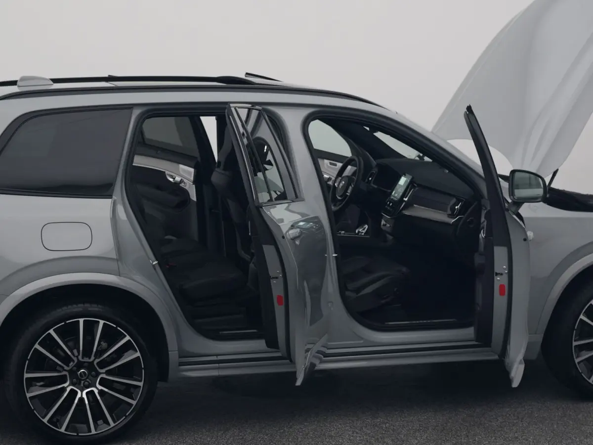 2.0 T8 Plug-in hybrid AWD Ultra Black Edition 7-Pers. |  PANO | 360° | B&W | HUD | ADAPTIVE | LUCHTVERING | STOEL- EN STUURVERW. | STOELMASSAGE | STOELVENT. | TREKHAAK