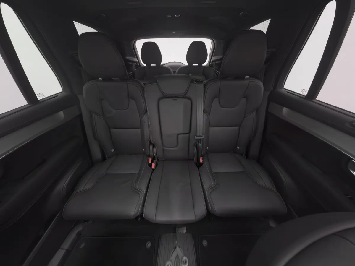 2.0 T8 Plug-in hybrid AWD Ultra Black Edition 7-Pers. |  PANO | 360° | B&W | HUD | ADAPTIVE | LUCHTVERING | STOEL- EN STUURVERW. | STOELMASSAGE | STOELVENT. | TREKHAAK
