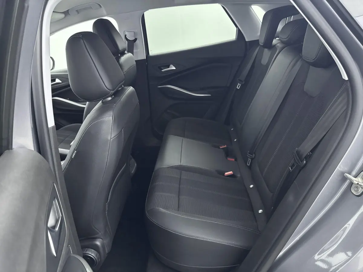 1.6 Turbo Plug-In Hybrid GS Line | Stuurwielverwarming | Lichtmetalen velgen | Elektrische achterklep | Climate control | Adaptieve cruise control |