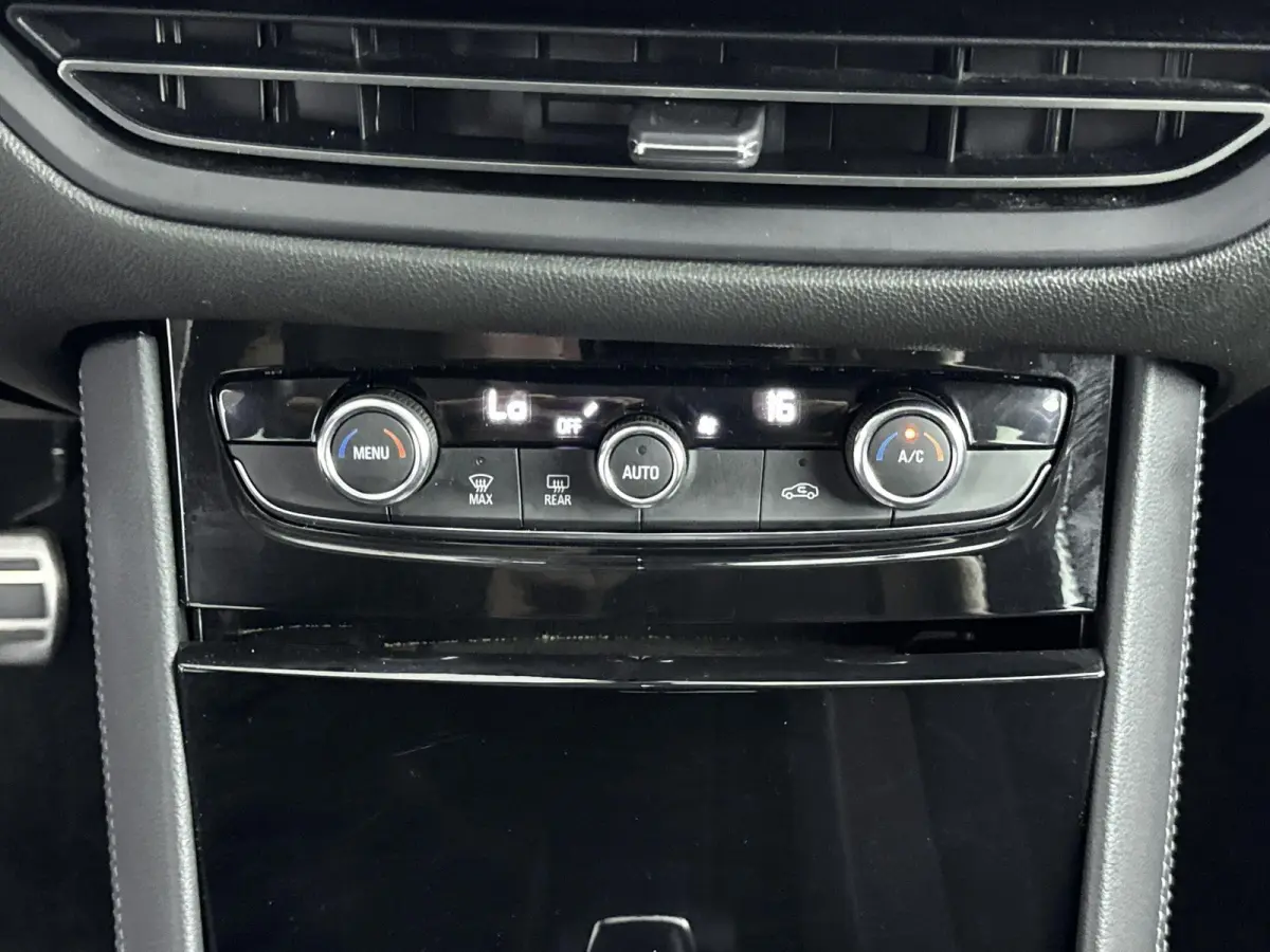 1.6 Turbo Plug-In Hybrid GS Line | Stuurwielverwarming | Lichtmetalen velgen | Elektrische achterklep | Climate control | Adaptieve cruise control |