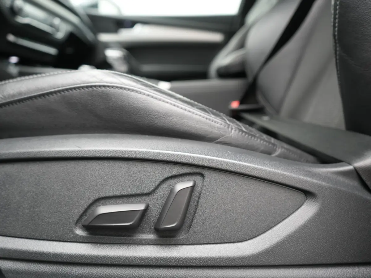 50 TFSI e Quattro 2x S Line PHEV 300pk | Trekhaak Af Fabriek | Virtual Cockpit | Camera | Sportstoelen Verwarmd | Keyless | Blis | Apple Carplay | Navigatie | DAB | Cruise Control | Plug In 