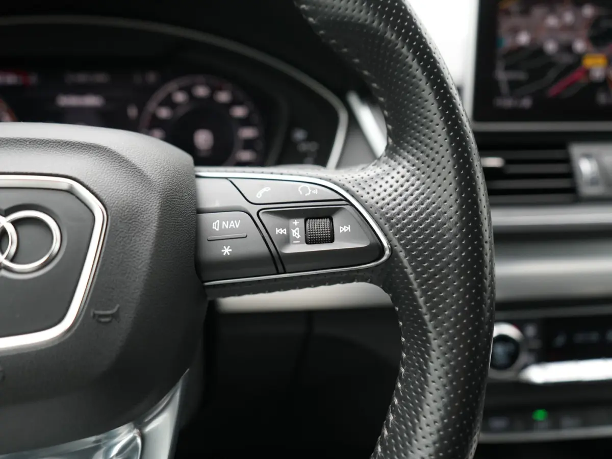 50 TFSI e Quattro 2x S Line PHEV 300pk | Trekhaak Af Fabriek | Virtual Cockpit | Camera | Sportstoelen Verwarmd | Keyless | Blis | Apple Carplay | Navigatie | DAB | Cruise Control | Plug In 