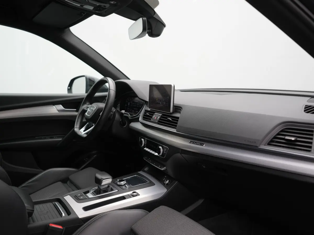 50 TFSI e Quattro 2x S Line PHEV 300pk | Trekhaak Af Fabriek | Virtual Cockpit | Camera | Sportstoelen Verwarmd | Keyless | Blis | Apple Carplay | Navigatie | DAB | Cruise Control | Plug In 
