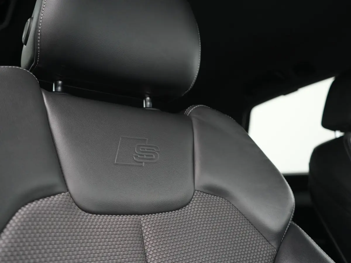 50 TFSI e Quattro 2x S Line PHEV 300pk | Trekhaak Af Fabriek | Virtual Cockpit | Camera | Sportstoelen Verwarmd | Keyless | Blis | Apple Carplay | Navigatie | DAB | Cruise Control | Plug In 