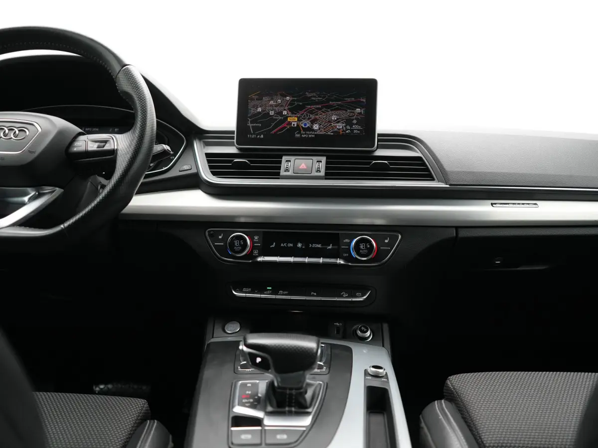 50 TFSI e Quattro 2x S Line PHEV 300pk | Trekhaak Af Fabriek | Virtual Cockpit | Camera | Sportstoelen Verwarmd | Keyless | Blis | Apple Carplay | Navigatie | DAB | Cruise Control | Plug In 