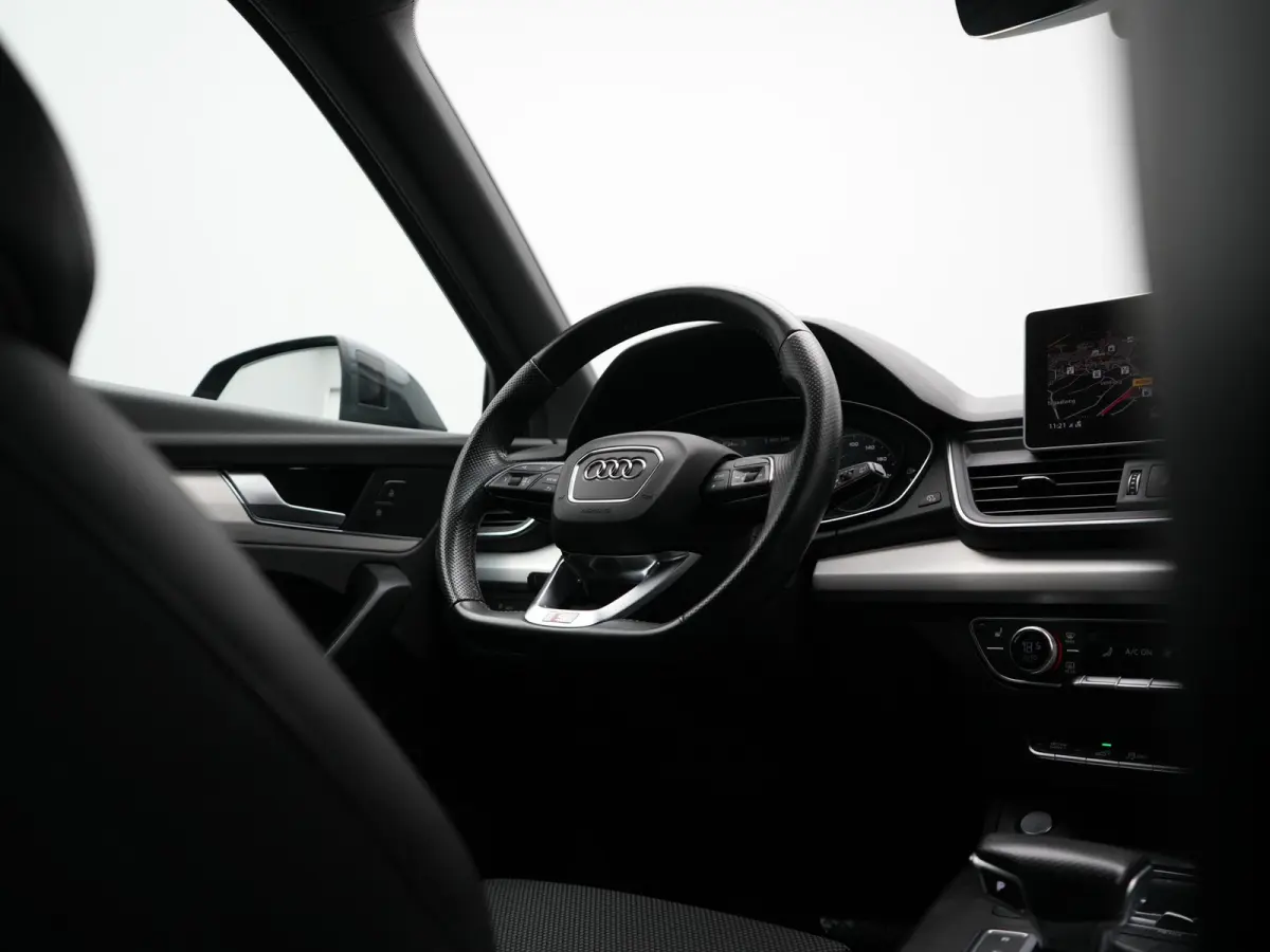 50 TFSI e Quattro 2x S Line PHEV 300pk | Trekhaak Af Fabriek | Virtual Cockpit | Camera | Sportstoelen Verwarmd | Keyless | Blis | Apple Carplay | Navigatie | DAB | Cruise Control | Plug In 