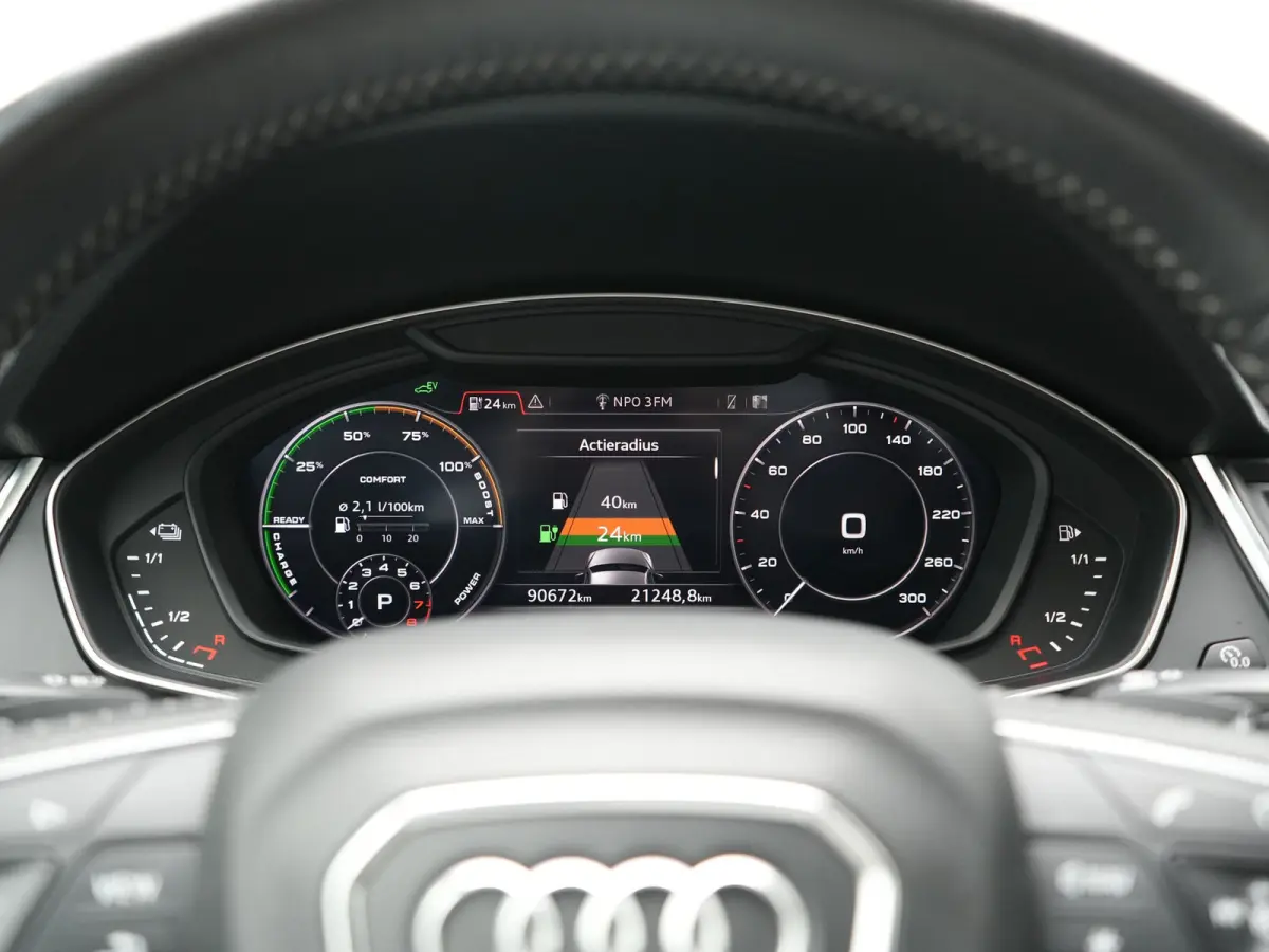 50 TFSI e Quattro 2x S Line PHEV 300pk | Trekhaak Af Fabriek | Virtual Cockpit | Camera | Sportstoelen Verwarmd | Keyless | Blis | Apple Carplay | Navigatie | DAB | Cruise Control | Plug In 