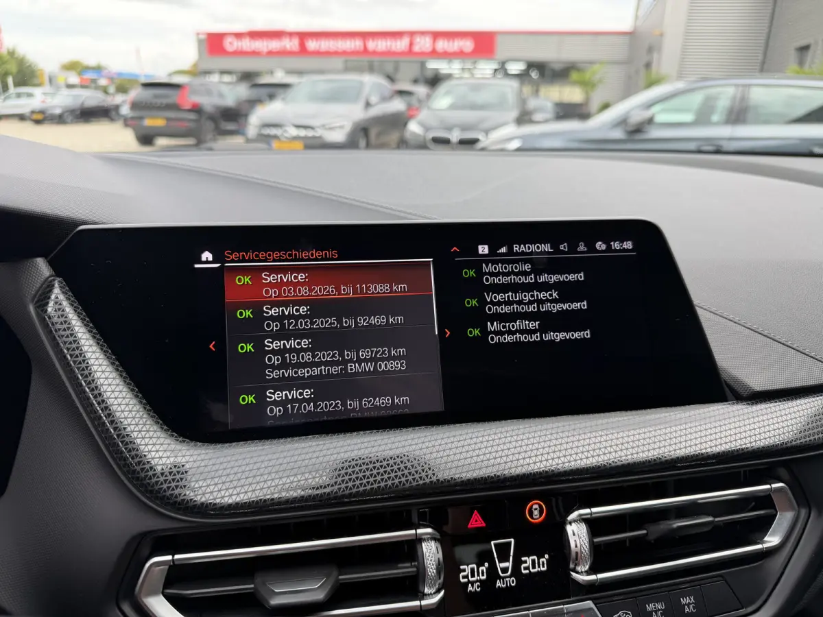 118i Sport Line Trekhaak LED PDC Carplay DAB 18 Inch Sportstoelen