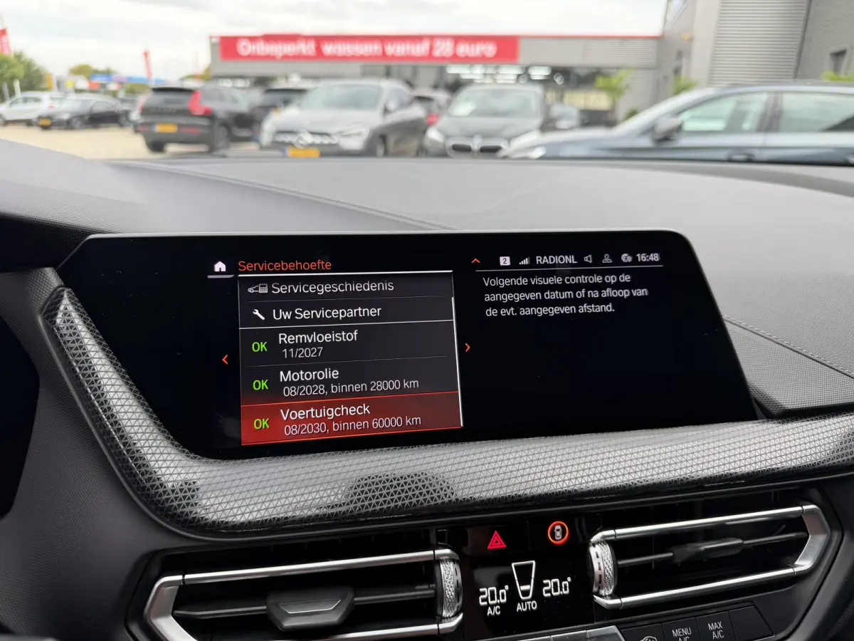 118i Sport Line Trekhaak LED PDC Carplay DAB 18 Inch Sportstoelen