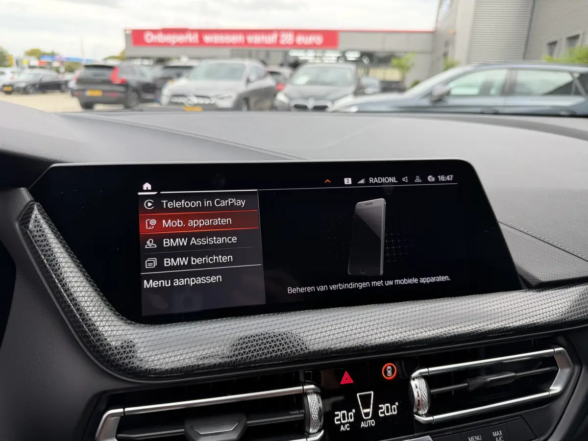 118i Sport Line Trekhaak LED PDC Carplay DAB 18 Inch Sportstoelen
