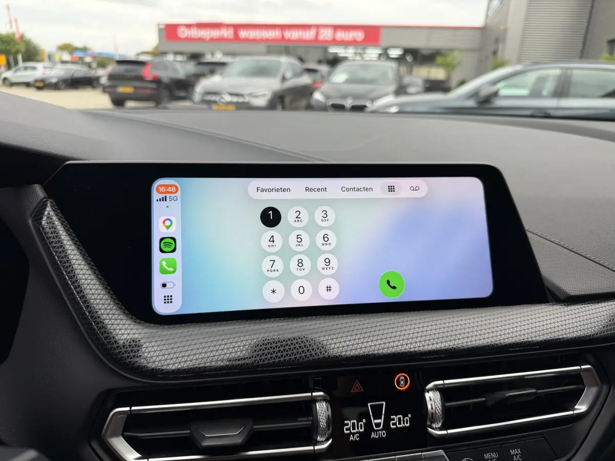 118i Sport Line Trekhaak LED PDC Carplay DAB 18 Inch Sportstoelen
