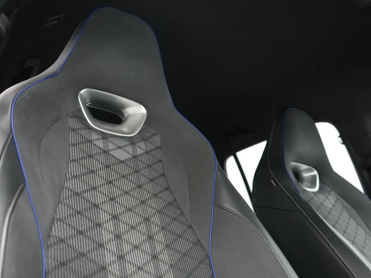 1.5 eHybrid R-Line Business 272pk Dealer O.H. | Adaptive Cruise | Head Up | 360 Camera | IQ Light | Sportstoelen Massage & Verwarmd | Stuur Verwarmd | Sfeerverlichting | Apple Carplay | Blis