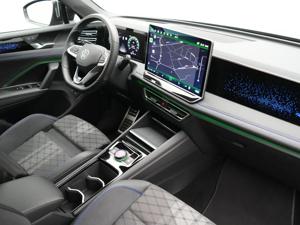 1.5 eHybrid R-Line Business 272pk Dealer O.H. | Adaptive Cruise | Head Up | 360 Camera | IQ Light | Sportstoelen Massage & Verwarmd | Stuur Verwarmd | Sfeerverlichting | Apple Carplay | Blis